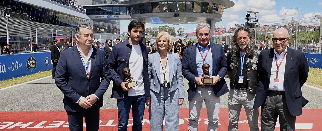 Alcaldesa entrega Premios del Motor a los Sainz
