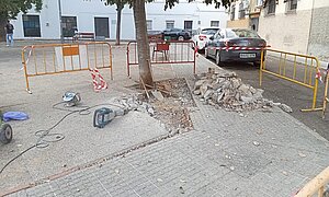 El Ayuntamiento está acometiendo obras de mejor en la barriada Las Viñas