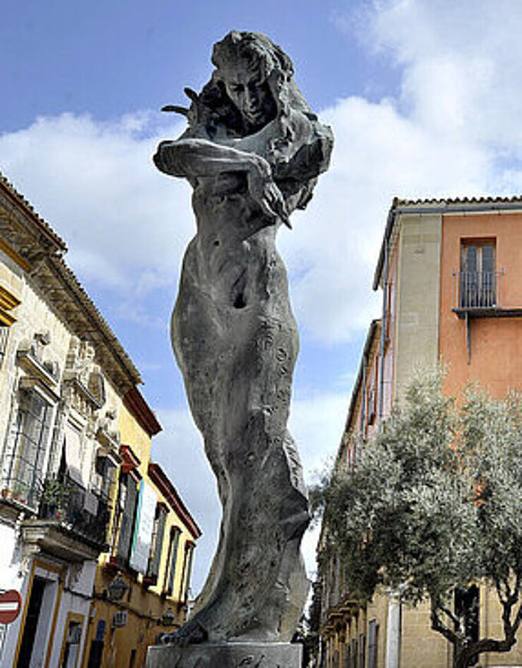 Monumento Lola calle Empedrada