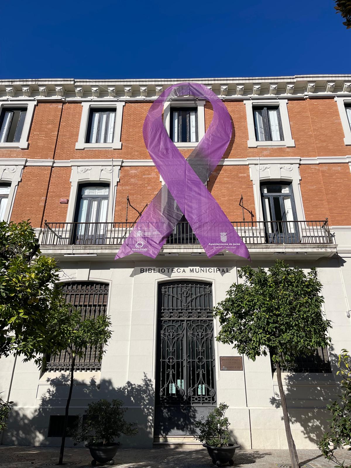 Foto Lazo Morado Fachada biblioteca