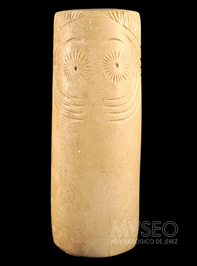 CYLINDRICAL LARGE-EYED IDOL