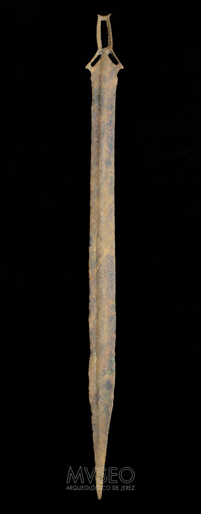 LATE BRONZE AGE CARP'S TONGUE SWORD