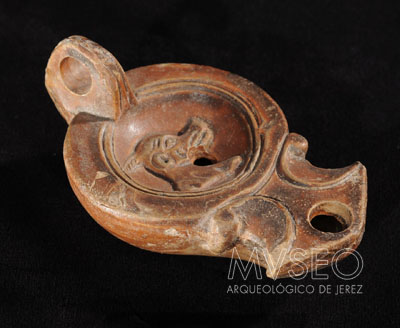 OIL LAMP WITH DECORATED DISC
