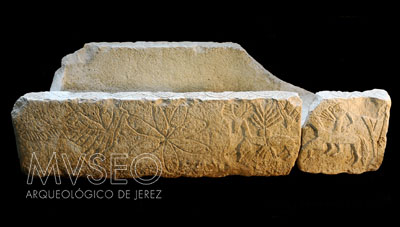 CHRISTIAN SARCOPHAGUS WITH DECORATED FRONT