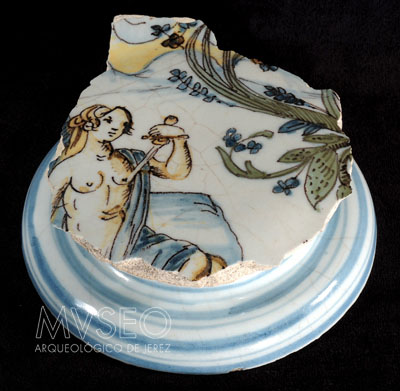 BASE OF ITALIAN FRUIT BOWL DEPICTING LUCRETIA OR DIDO