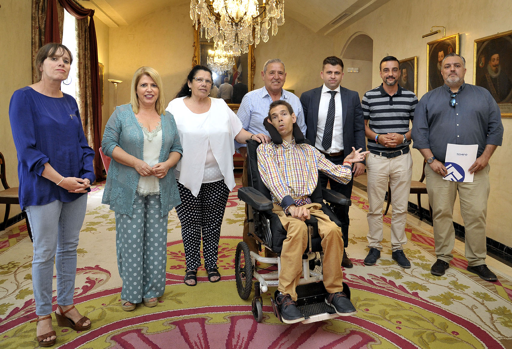 La alcaldesa durante la firma del acuerdo