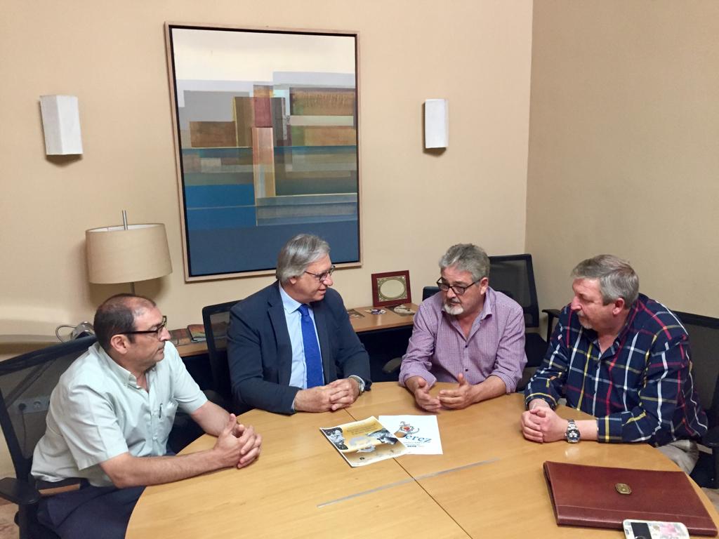 El teniente de alcaldesa durante la reunión