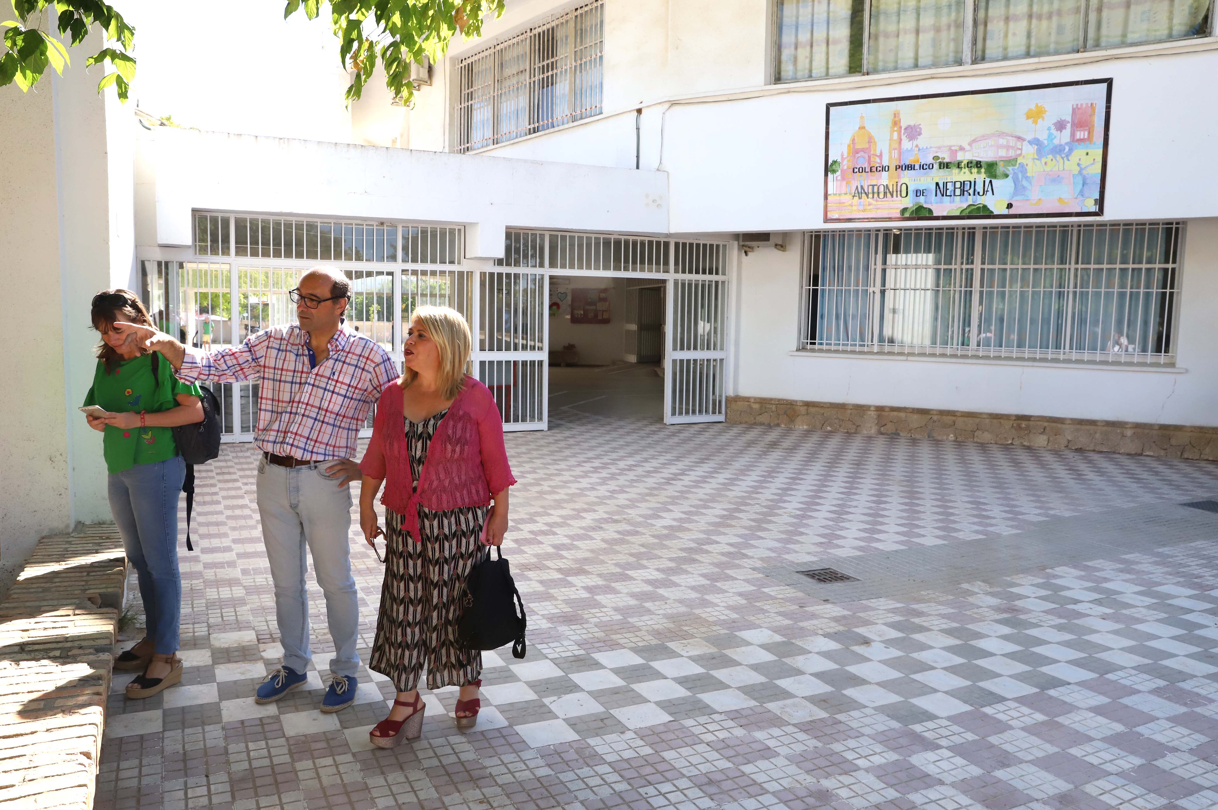 La alcaldesa visita el CEIP Antonio de Nebrija