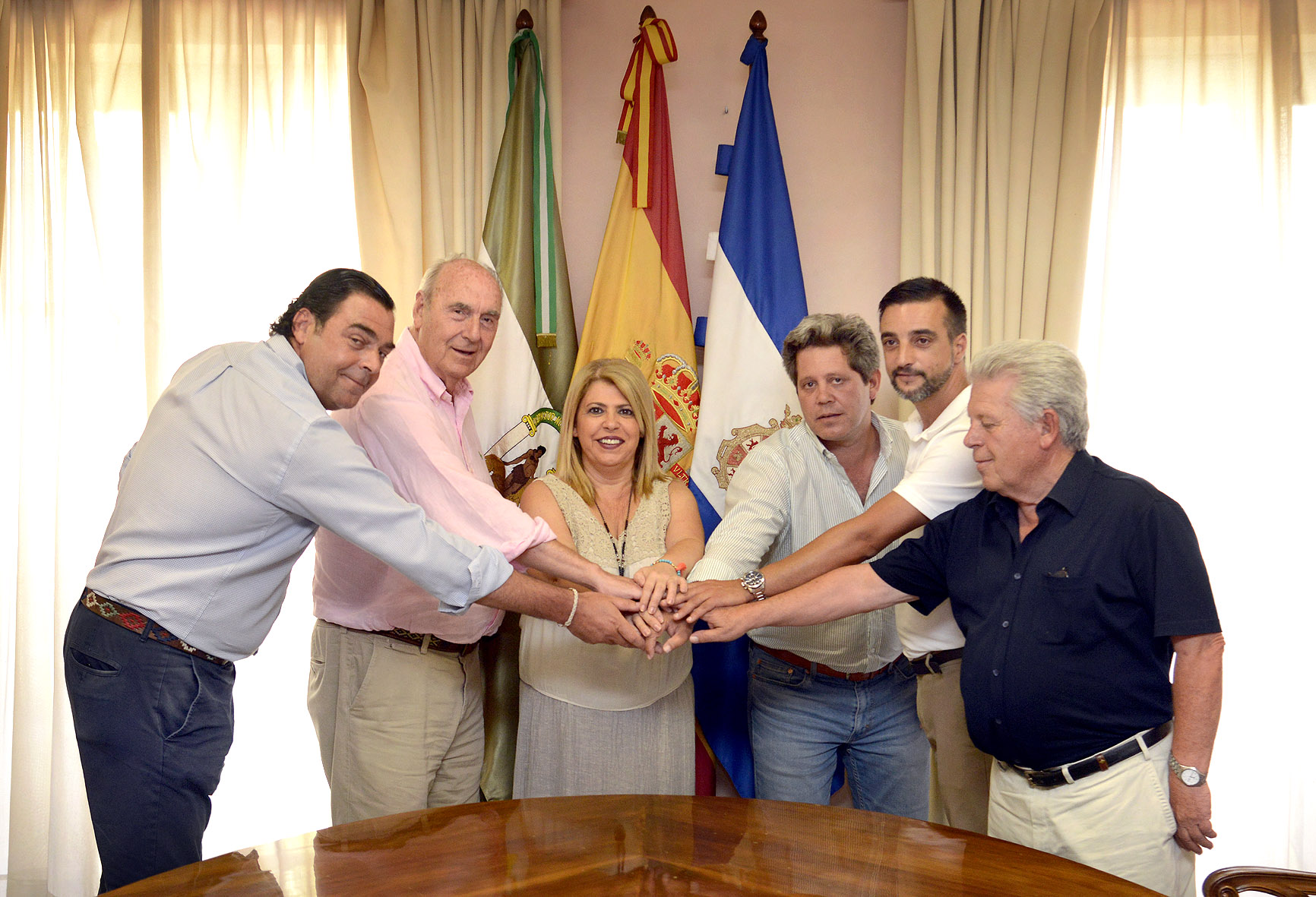 La alcaldesa durante la firma del convenio
