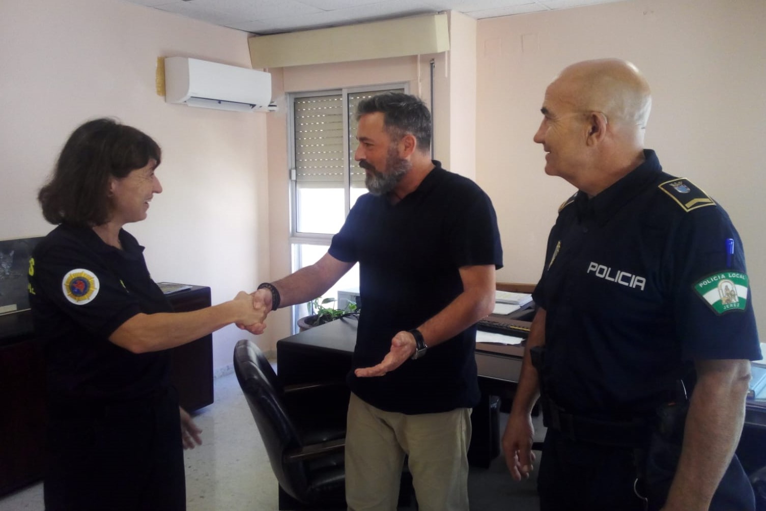 RubénP con jefa bomberos Jerez