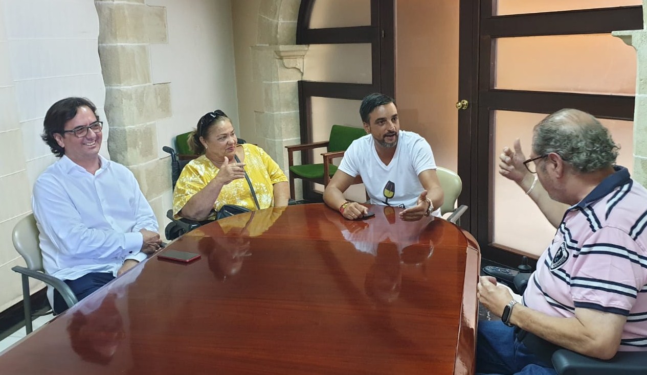 Díaz se reúne con Adifi