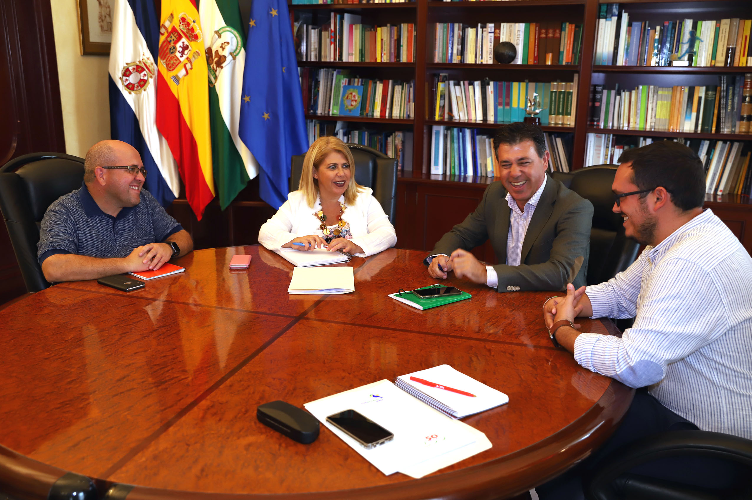 La alcaldesa durante la reunión