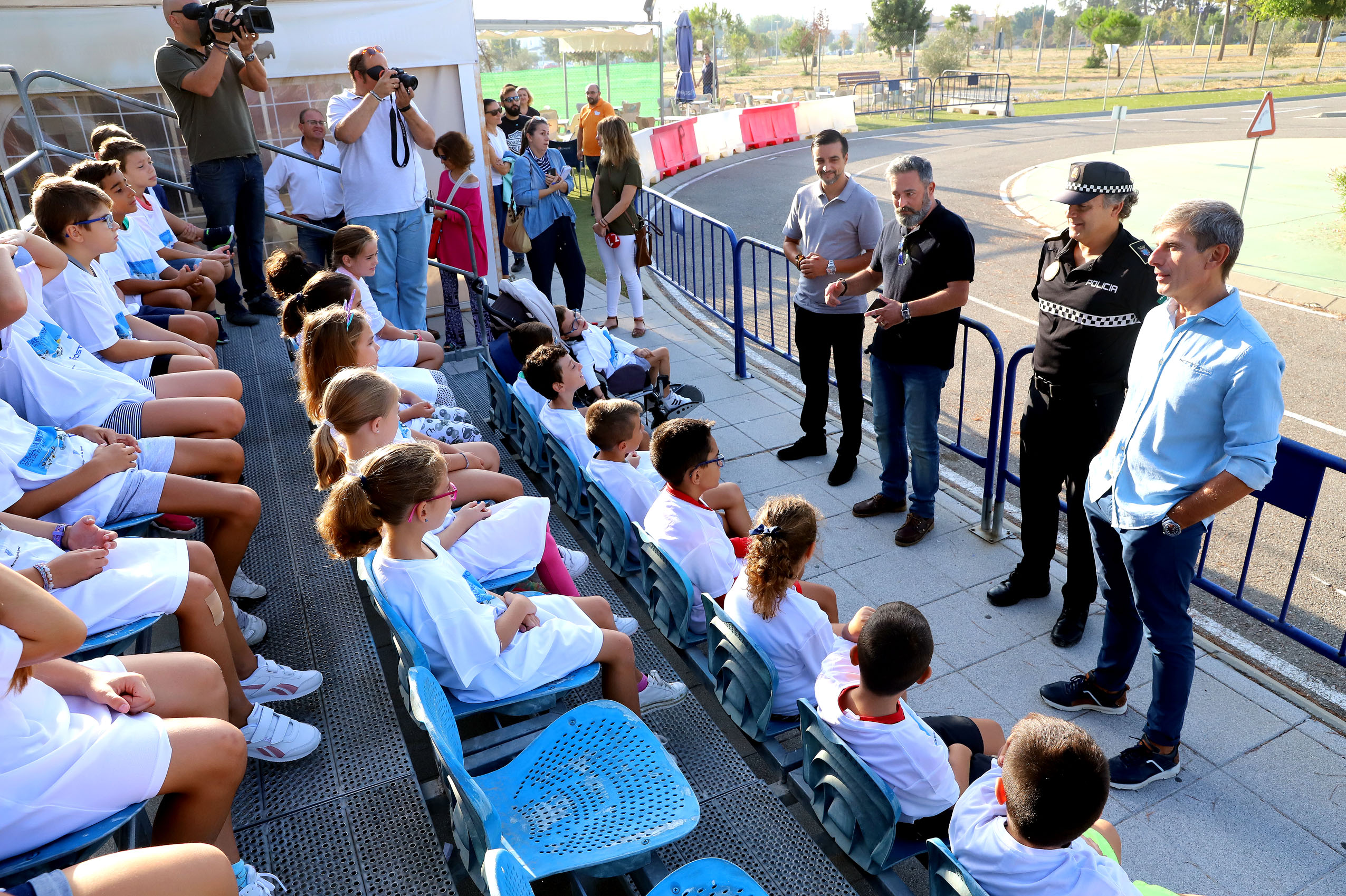 Rubén Pérez y José Antonio Díaz en el parque de tráfico