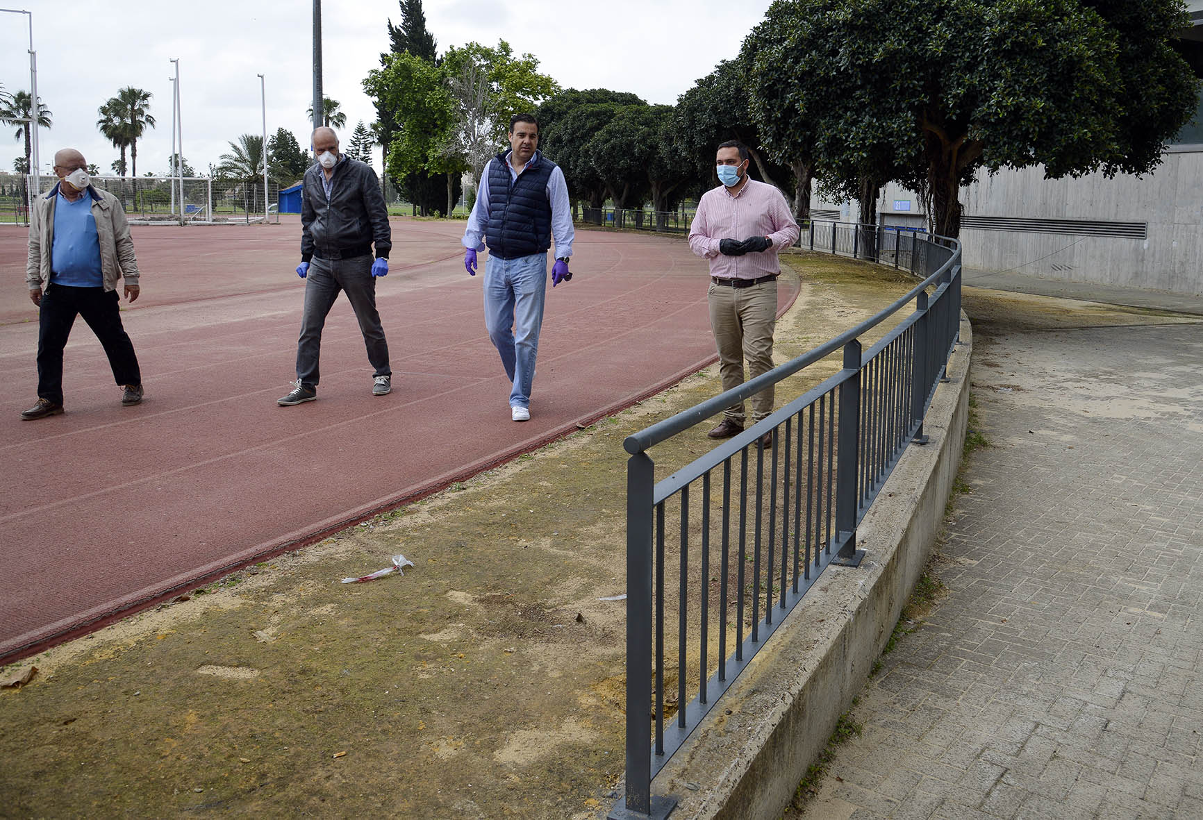 Jesús alba comproabando las mejoras