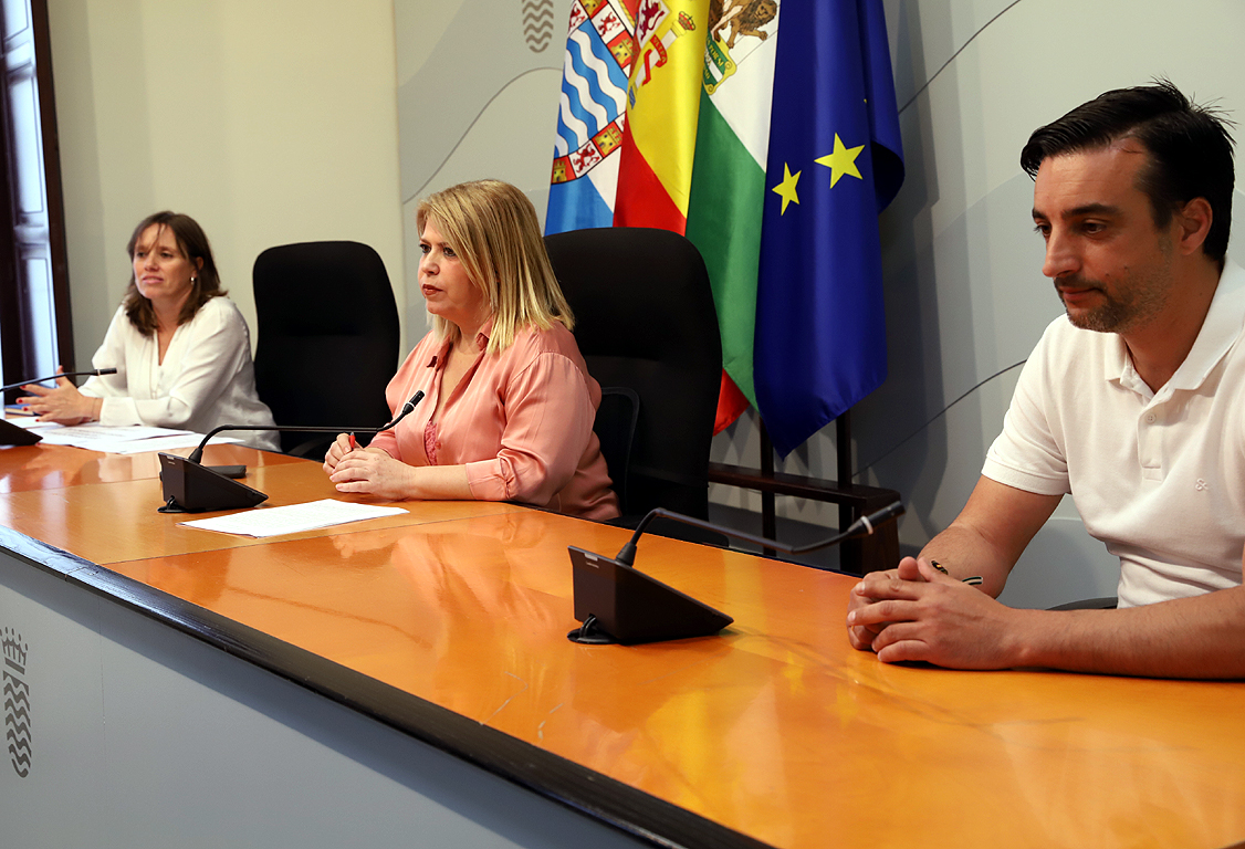 La alcaldesa en rueda de prensa