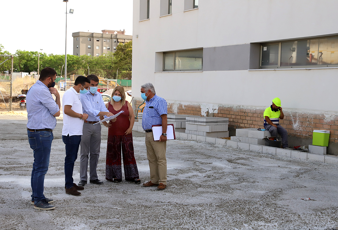 La alcaldesa visita las obras de urbanización del entorno de la nueva ...