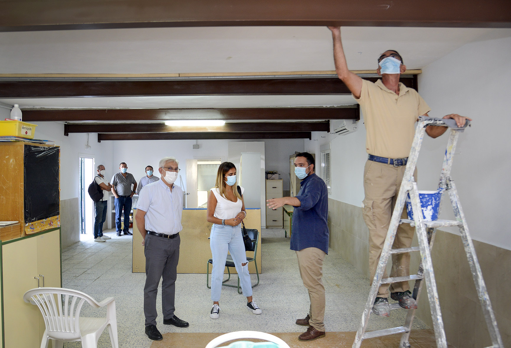 Los delegados durante la visita