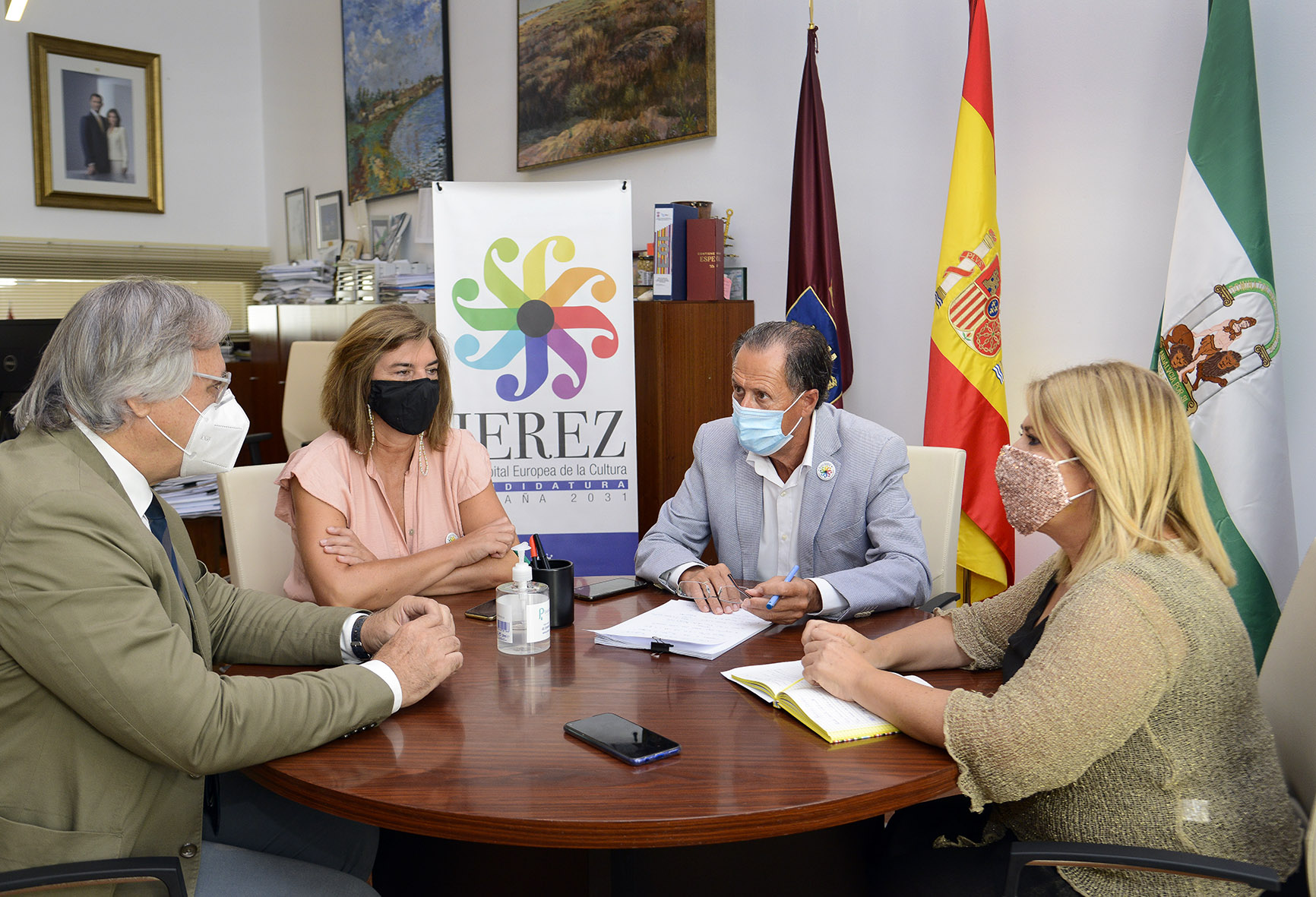 La alcaldesa durante la reunión