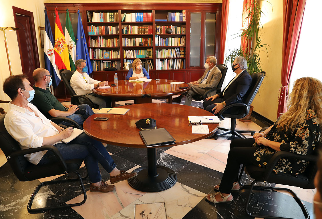 La alcaldesa durante la reunión