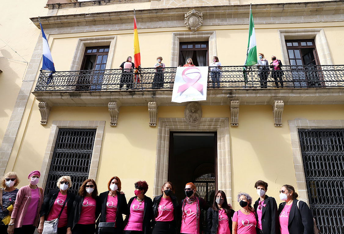 Lazo Rosa en Ayto contra el cáncer mama