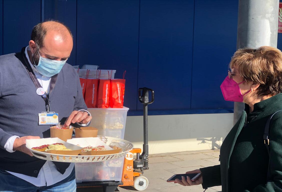 Ikea reparte 4500 menús navideños a personas solas