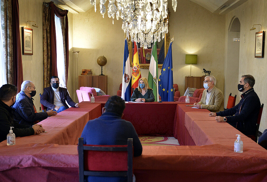 Alcaldesa con el comité empresa de Holcim