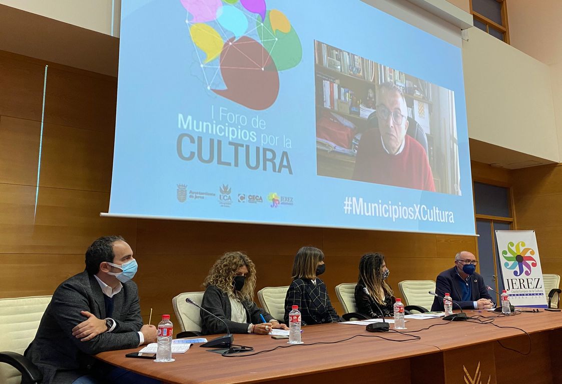 Mesa redonda Foro Cultura