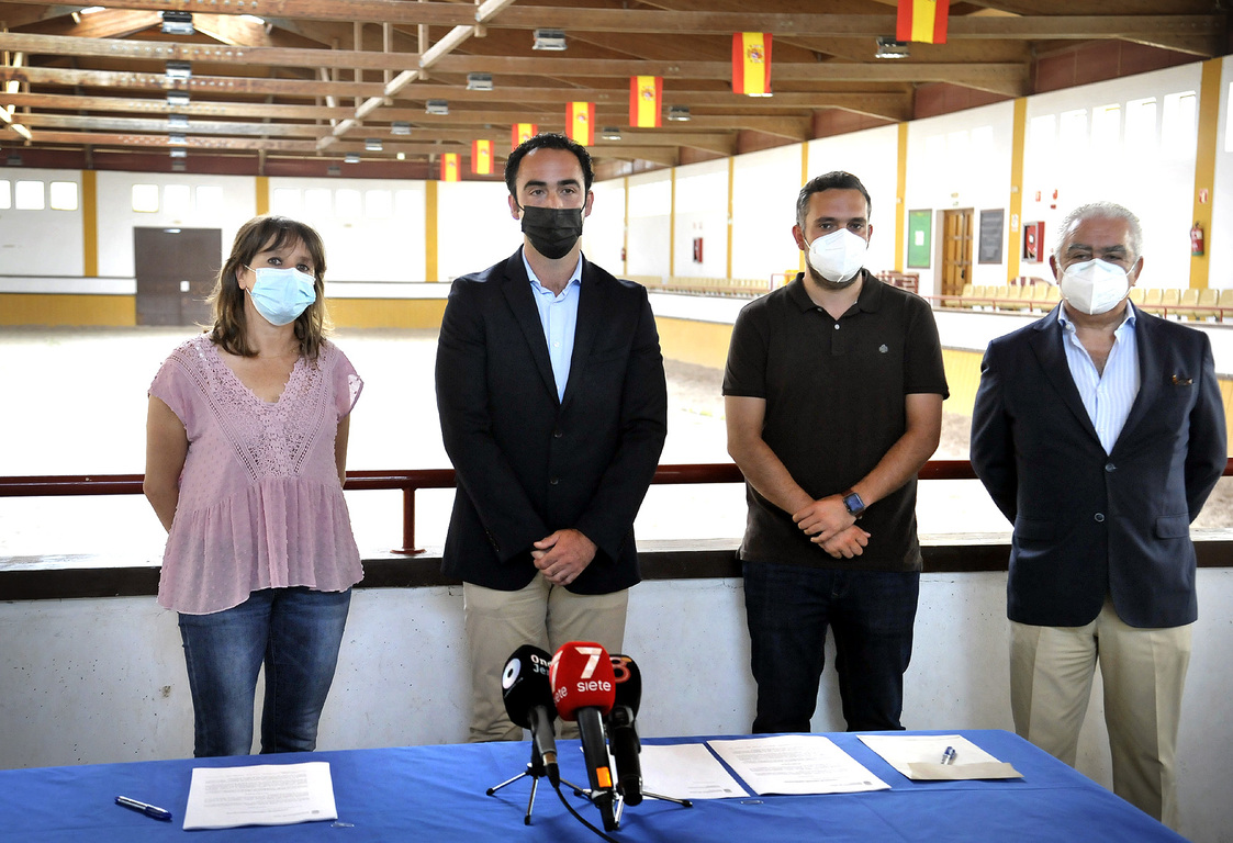 Firma concesión centro ecuestre Chapín