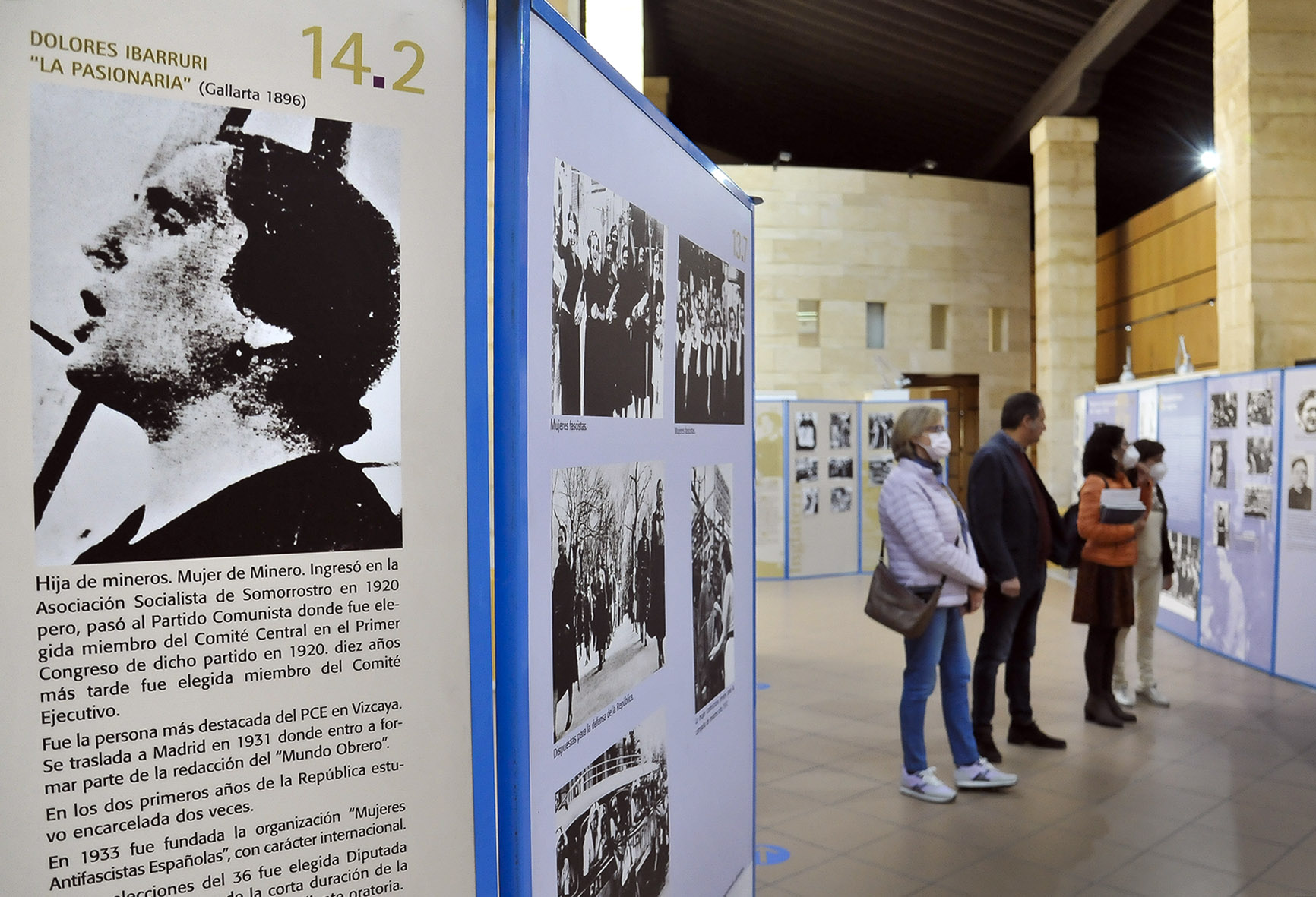 Exposición efemérides voto femenino