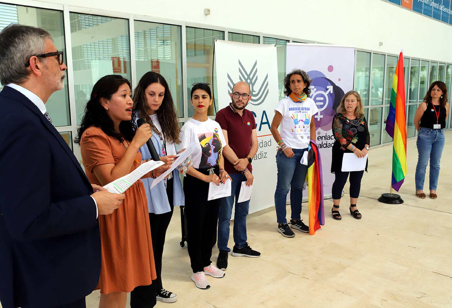 Izada bandera Orgullo LGTB en Campus de Jerez