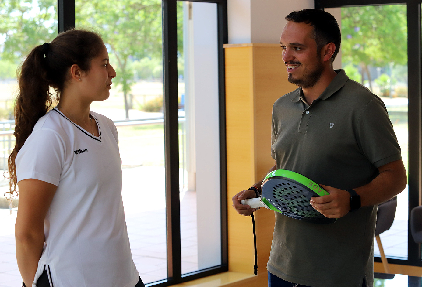 Jesús Alba recibe a Marta Barrera