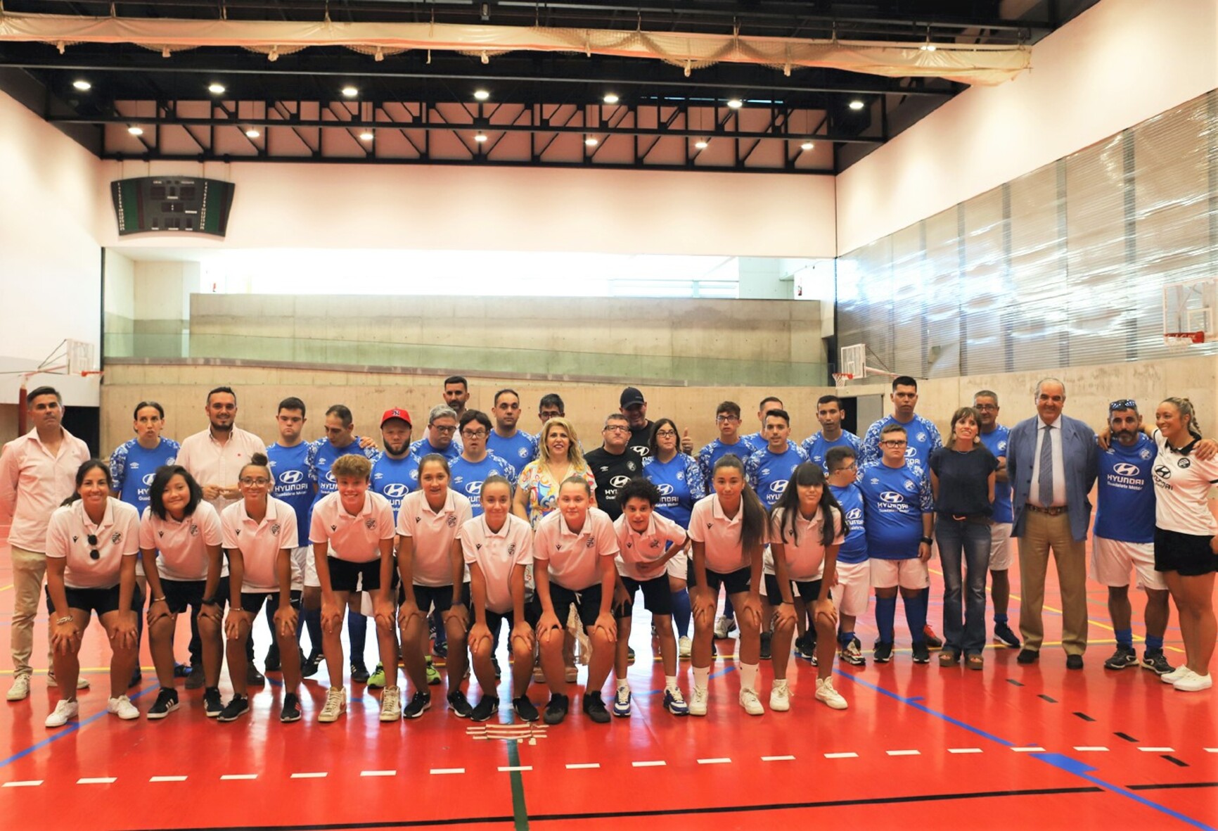 Alcalde felicita a los equipos femeninos y Genuine Xerez FC