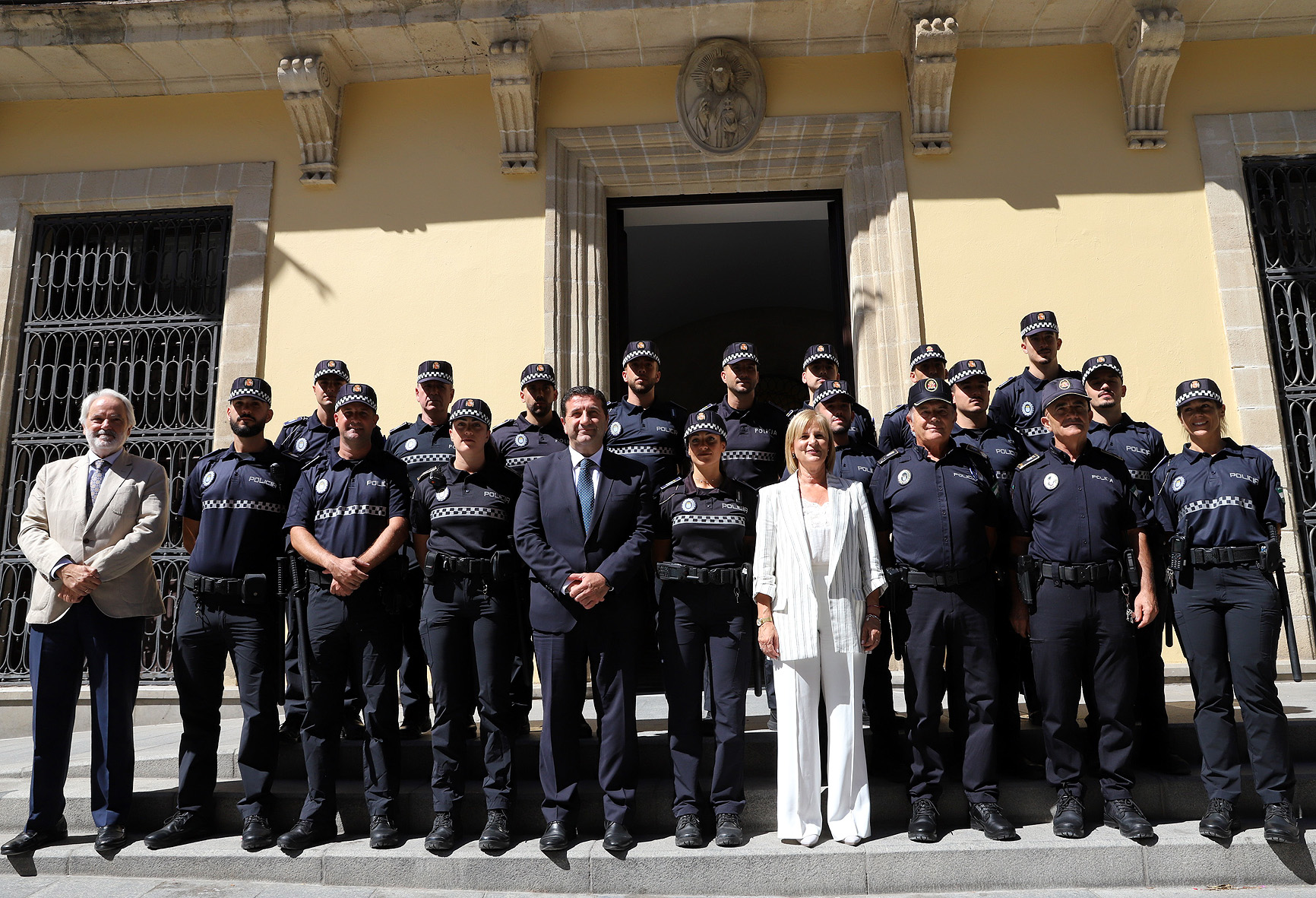 Alcaldesa recibe nuevos policías locales