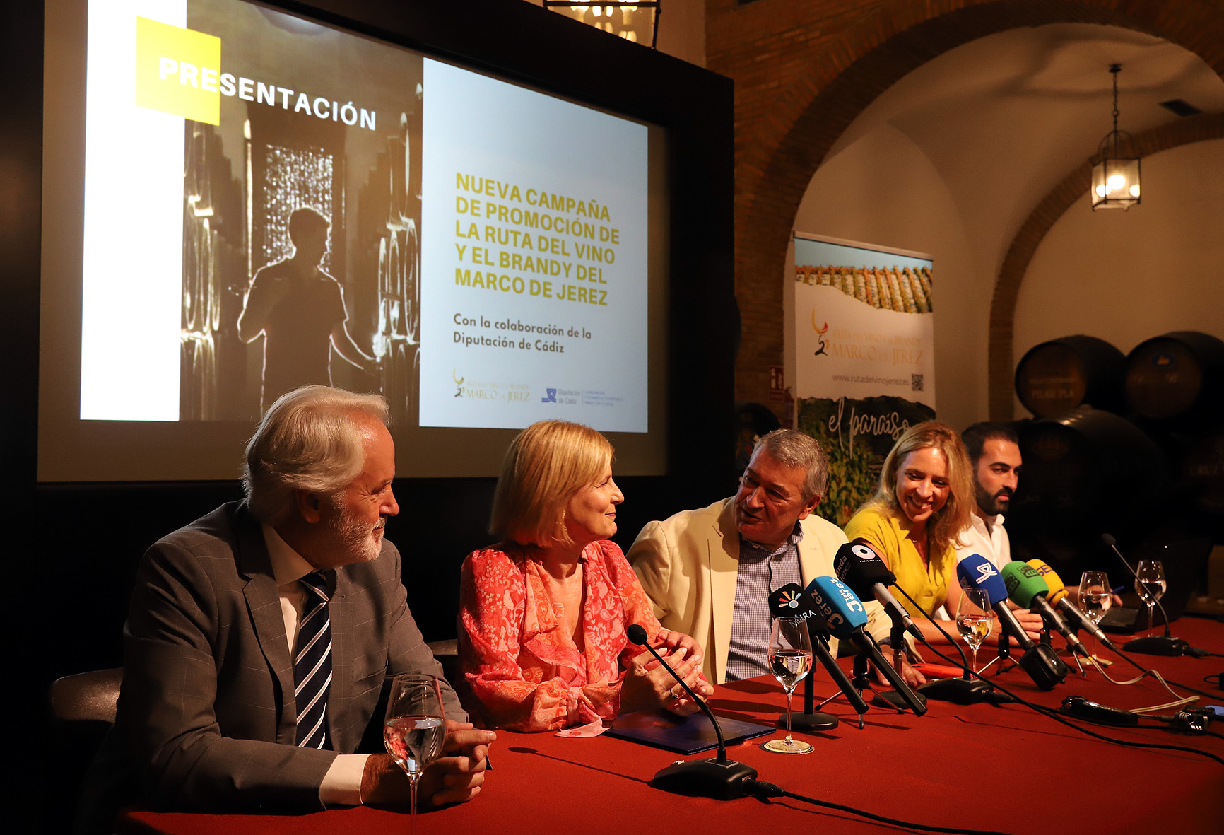 La alcaldesa apoya el valor del enoturismo y el liderazgo de la Ruta