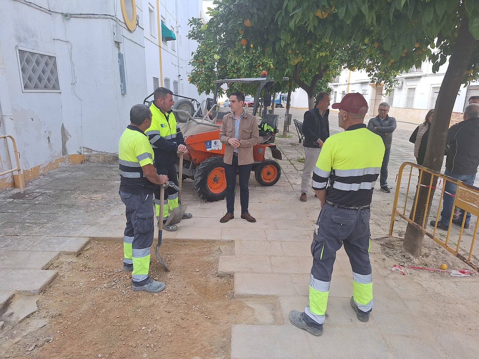 Jaime Espinar visita barriada Las Viñas