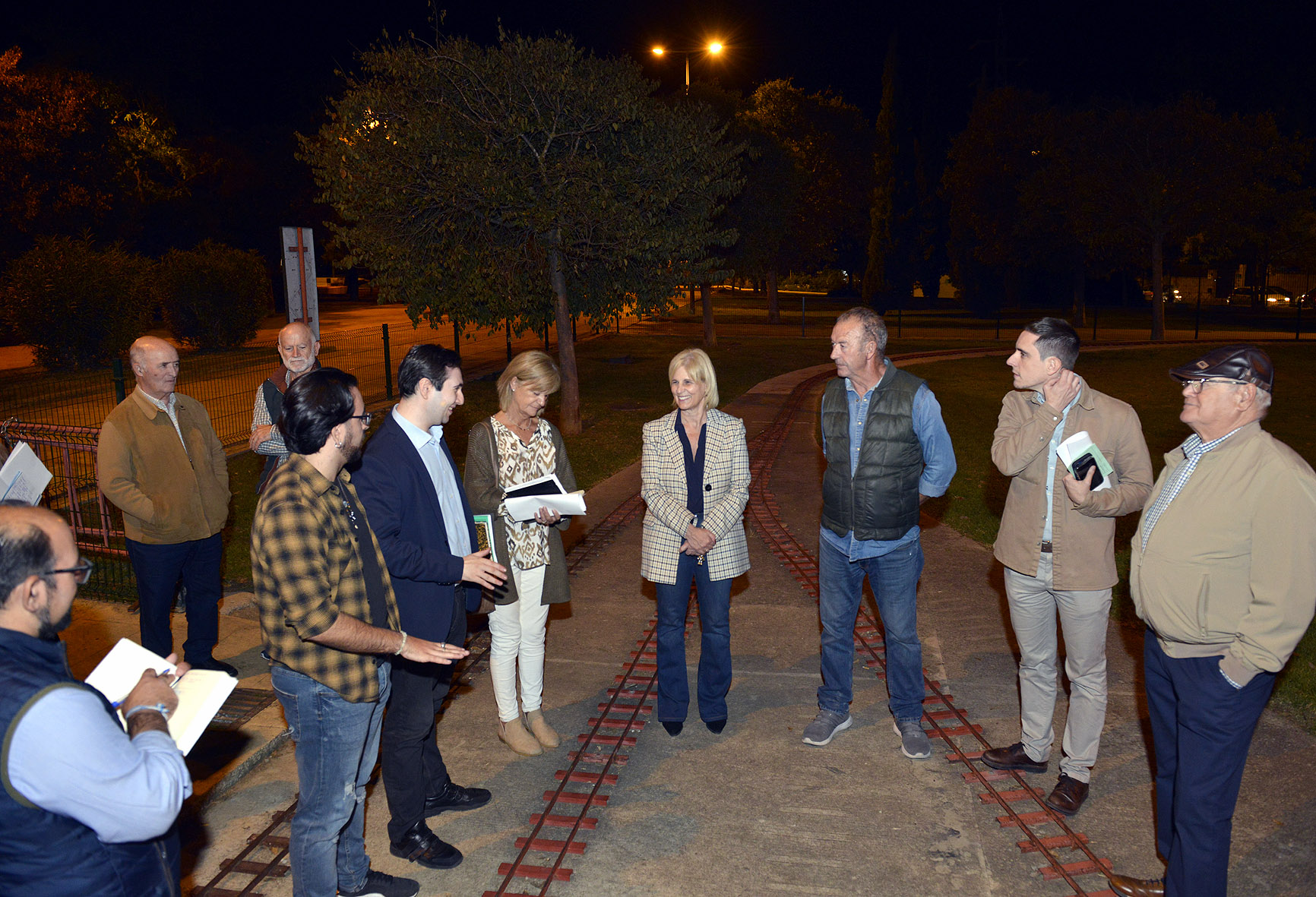 Alcaldesa visita Asociación Entrerraíles
