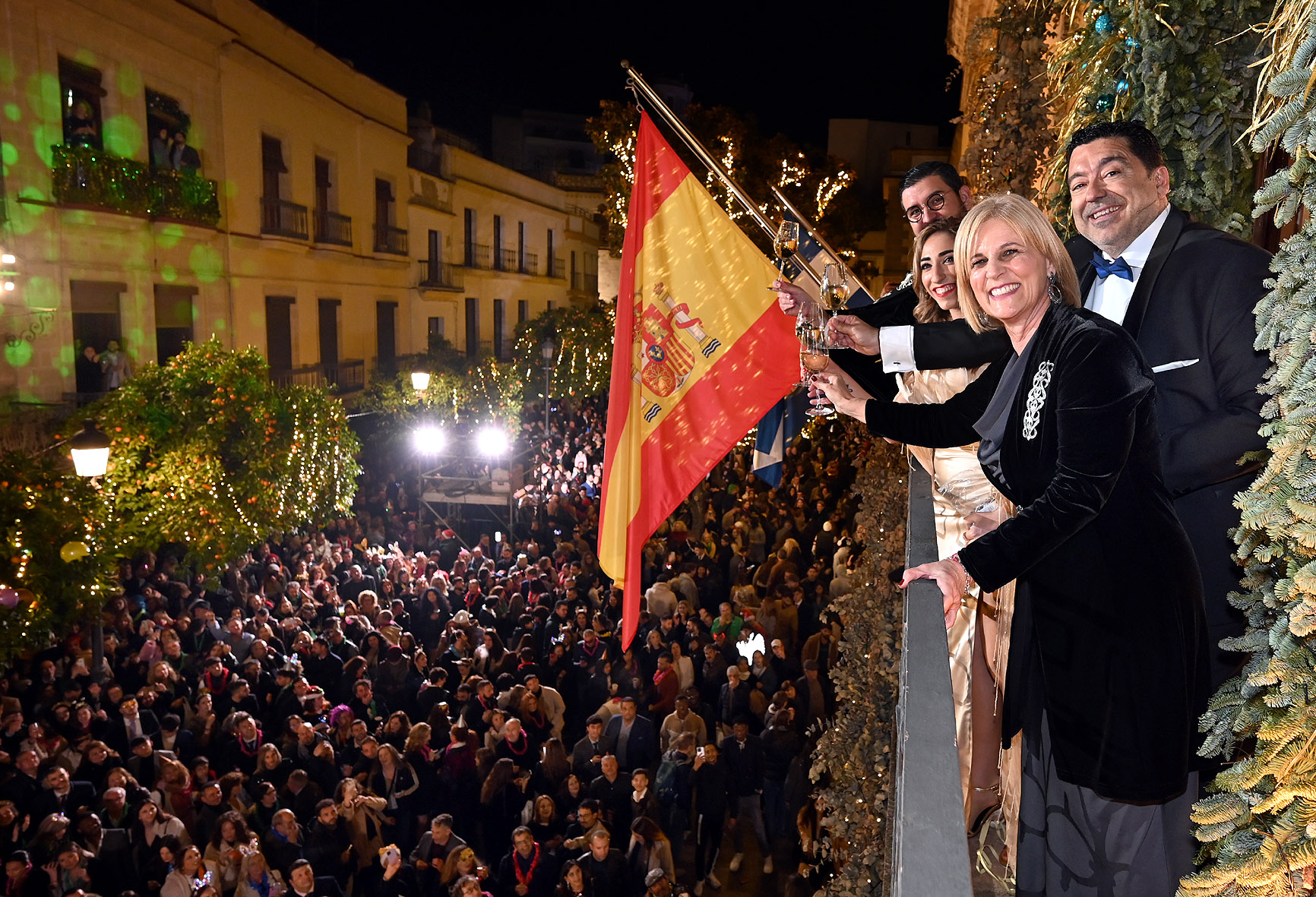 La alcaldesa junto a Manu Sánchez y Olga Carmona