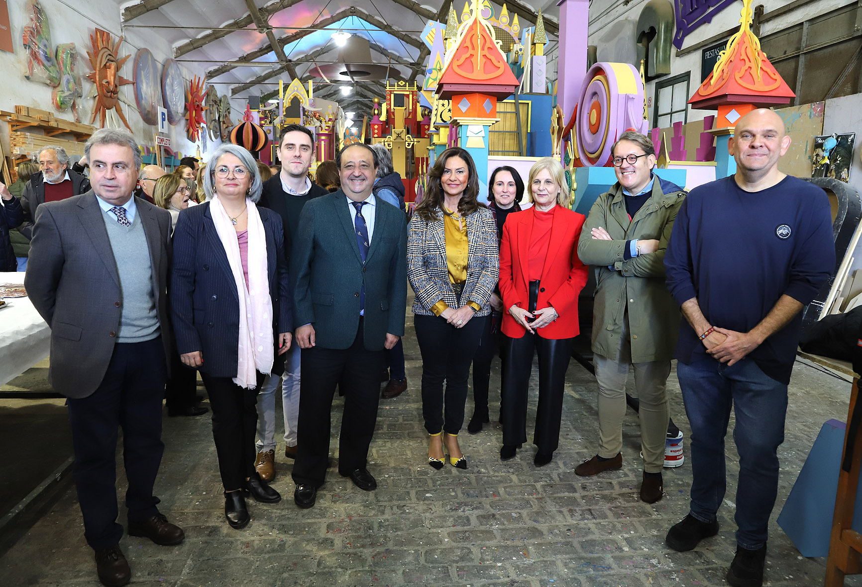 Alcaldesa visita Taller de Fiestas. Tronos Reyes Magos