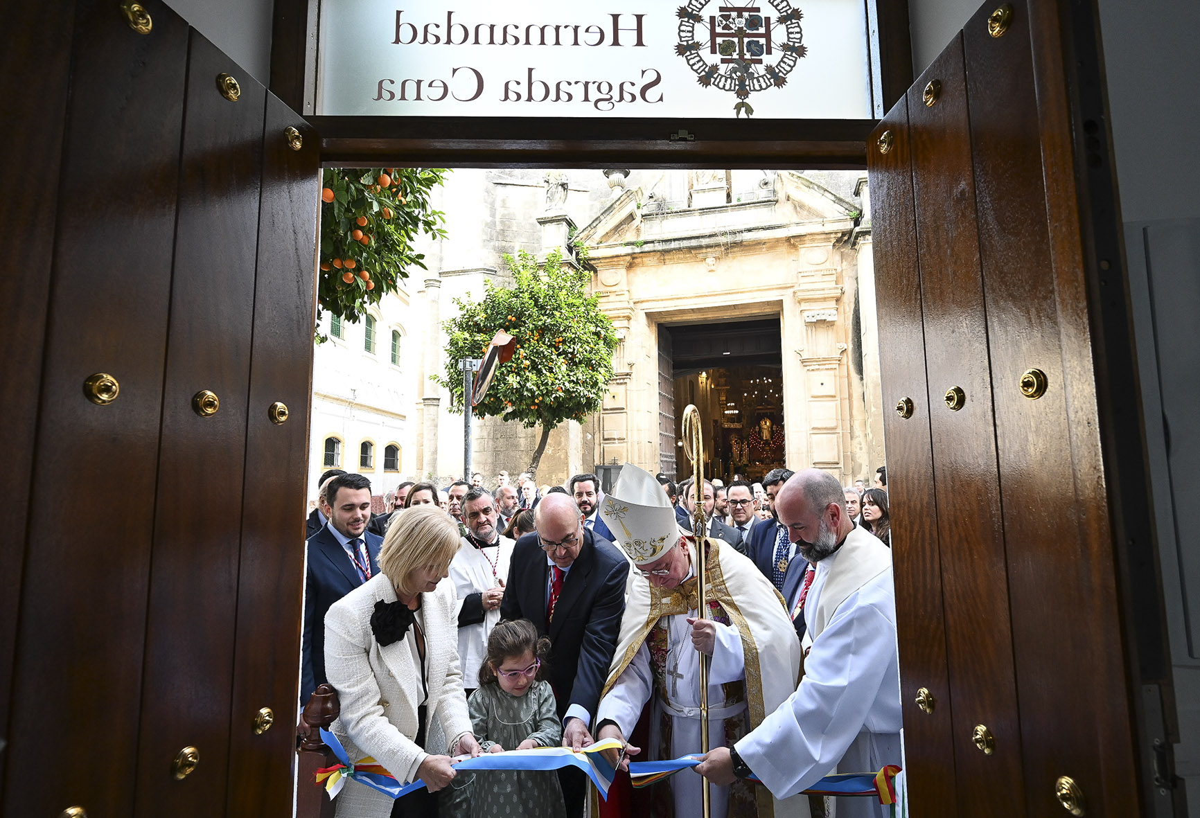 Alcaldesa asiste inauguración casa de hermandad de la Cena