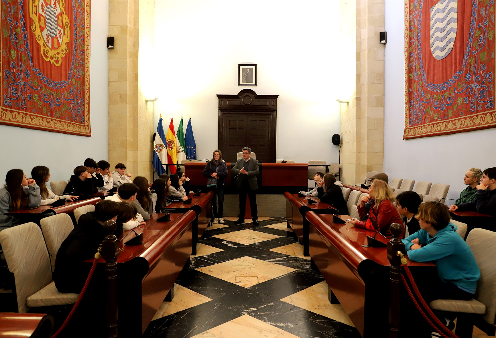 Aparicio recepción alumnos del IES Savater