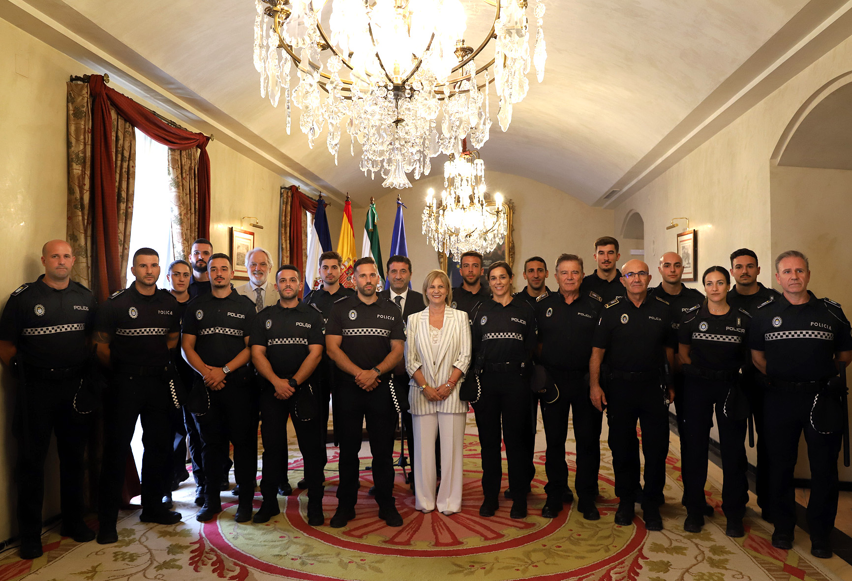 Archivo. Alcaldesa recibe a 16 nuevos agentes de la Policía Local