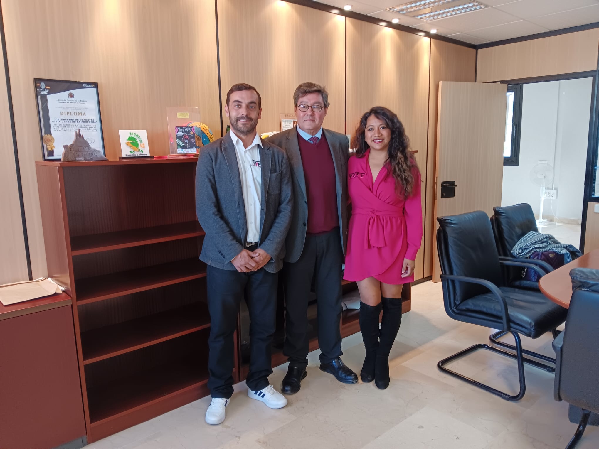 Aparicio se reúne con manager equipo jerezano de motociclismo
