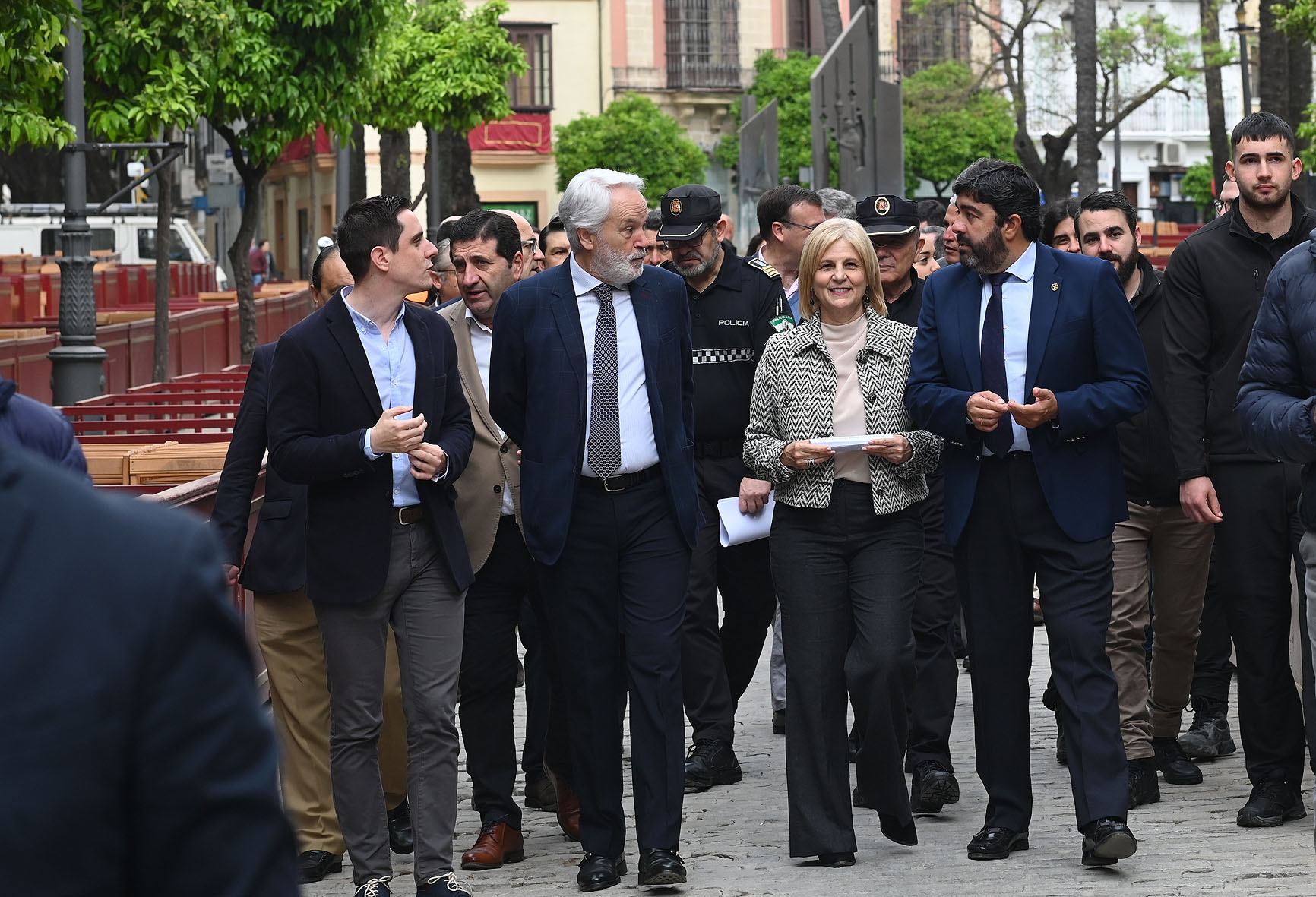 Alcaldesa y Unión de Hermandades visitan Carrera Oficial