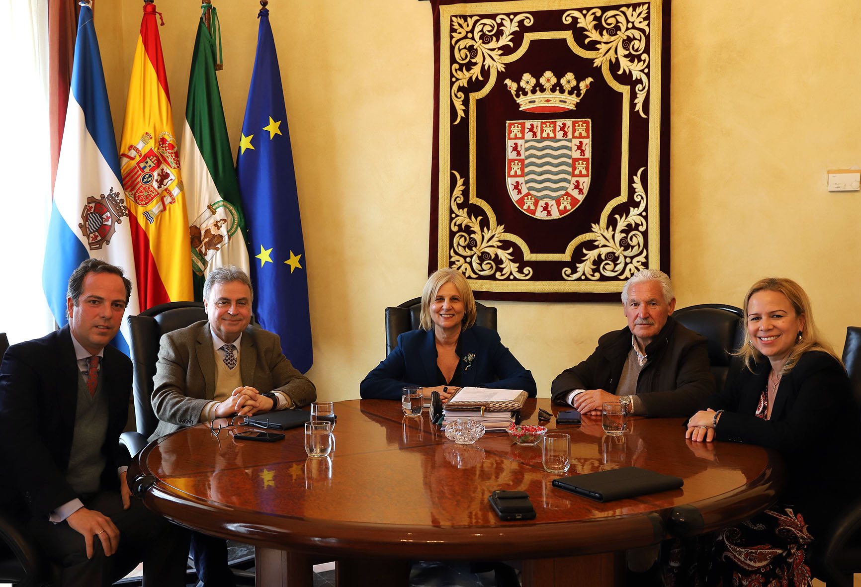 La alcaldesa durante la reunión