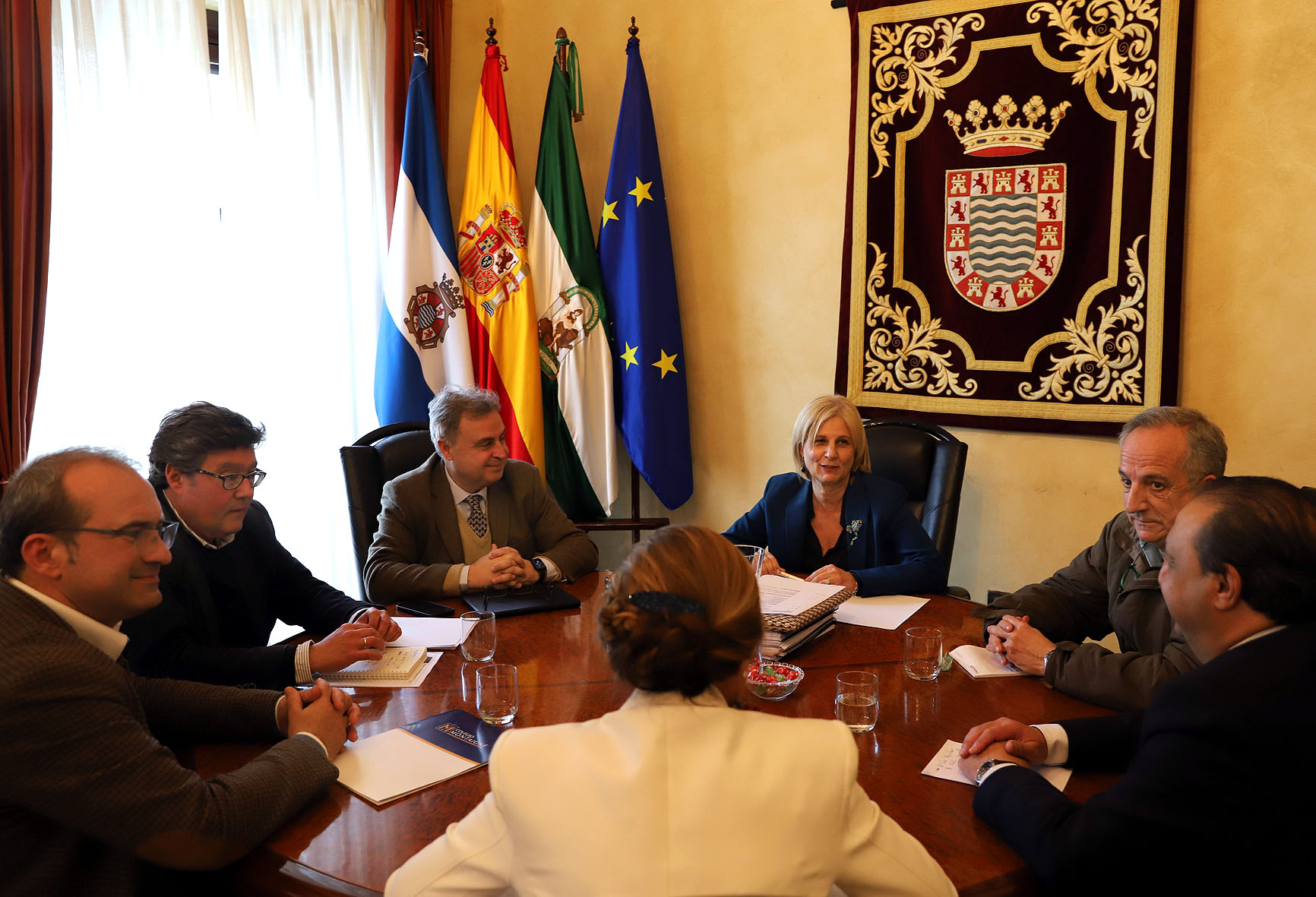 La alcaldesa durante la reunión