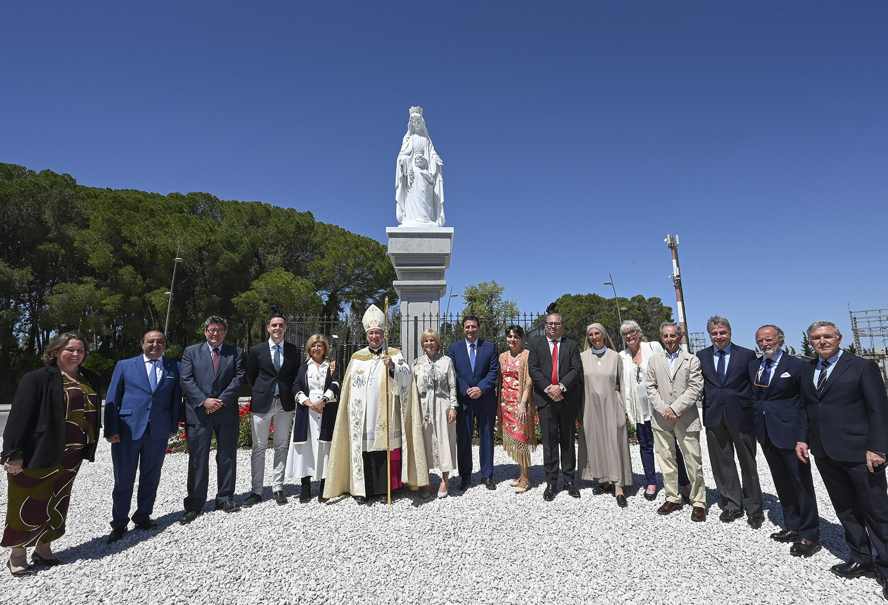 Alcaldesa asiste inauguración monumento Sagrado Corazón