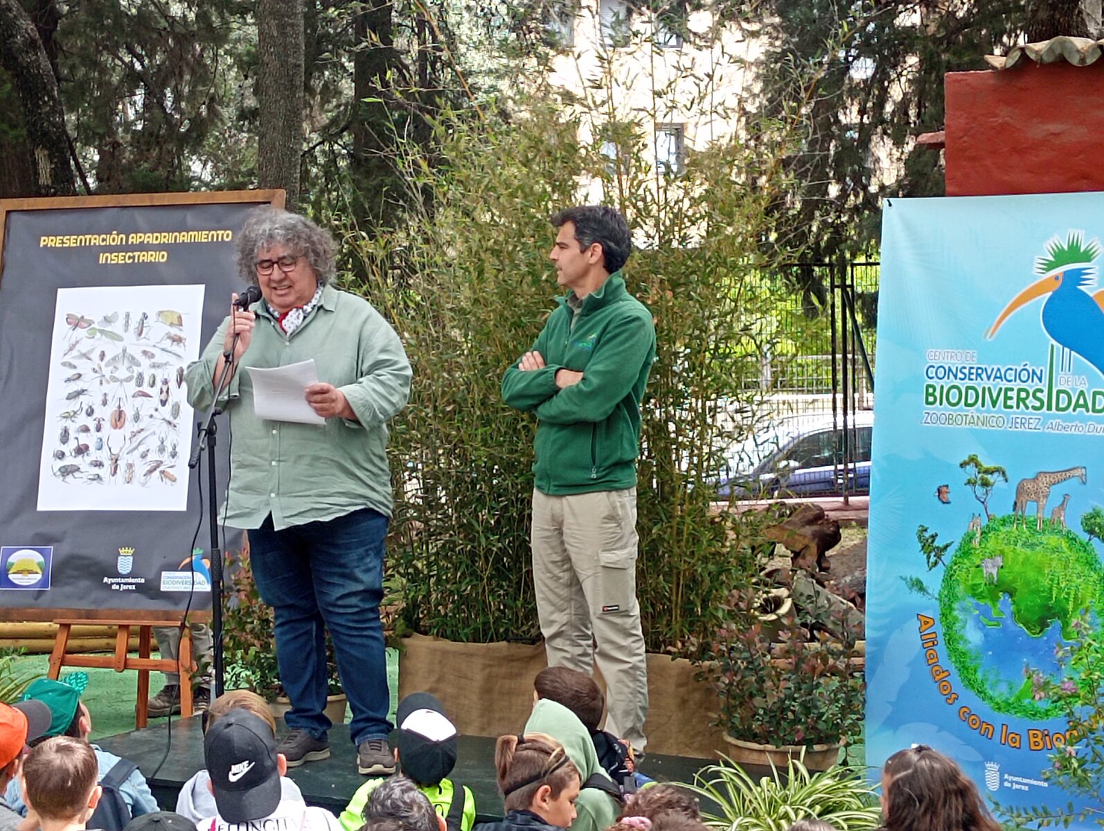 El padrino durante el acto en el Zoo