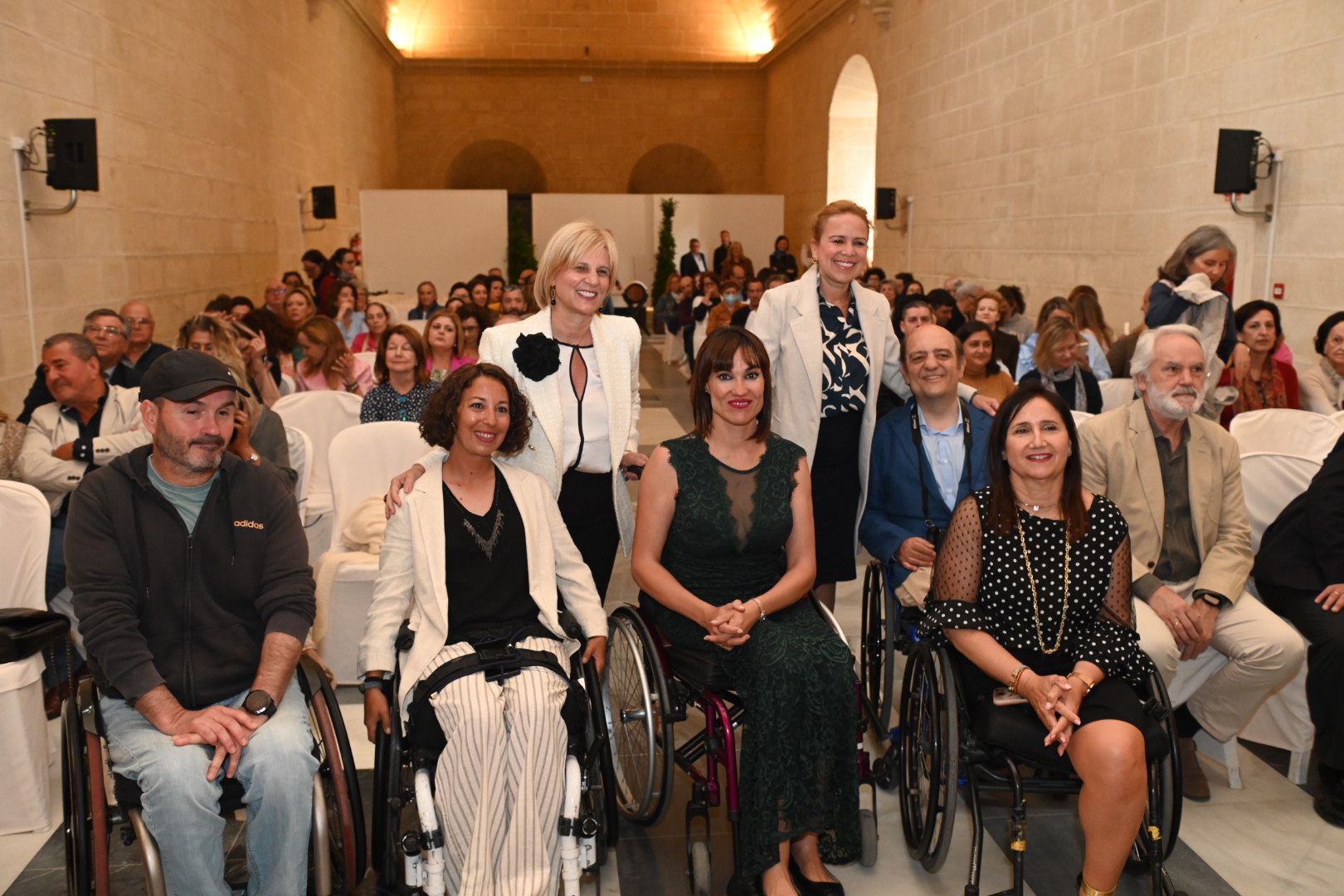 Alcaldesa asiste presentación libro Irene Villa