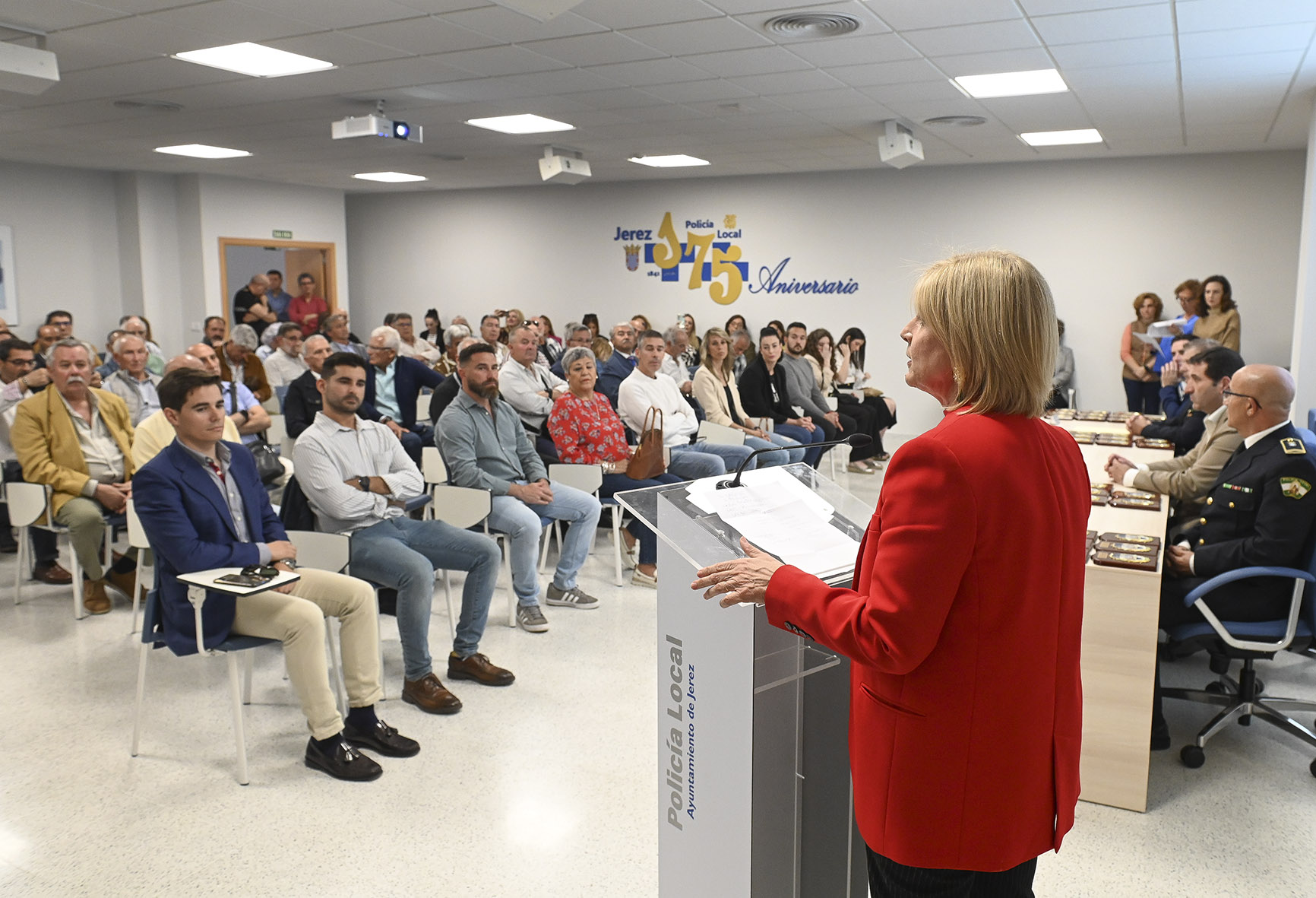 Alcaldesa apreside acto de homenaje a policías locales jubilados