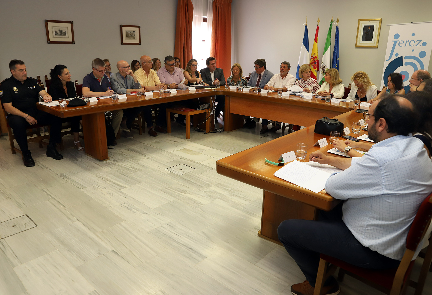 La alcaldesa durante la reunión